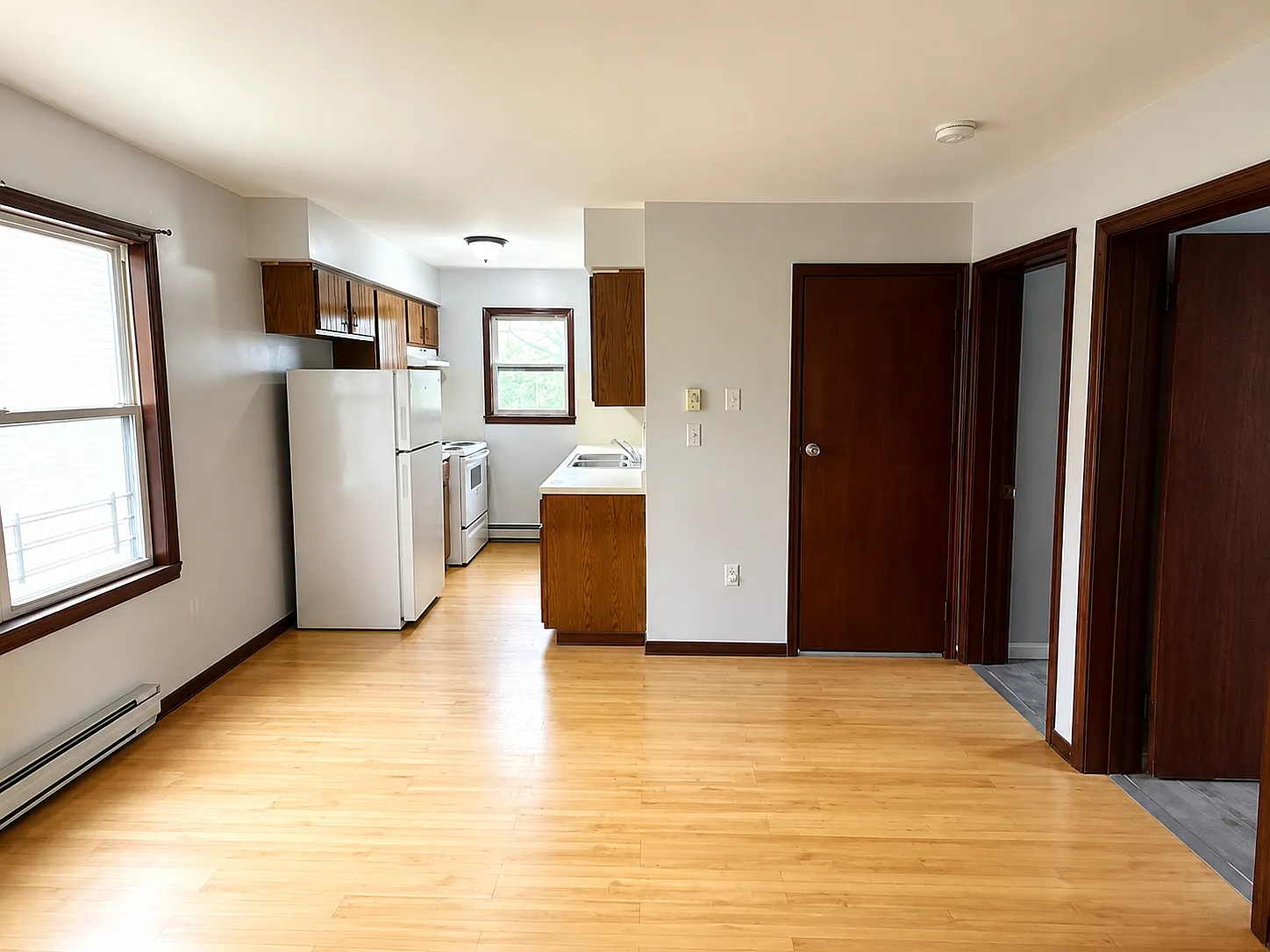 2 bed, 1.0 bath, 650 sqft, $1,820 — Photo 2
