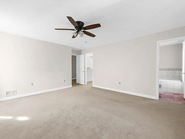300 Old York Rd — Photo 18