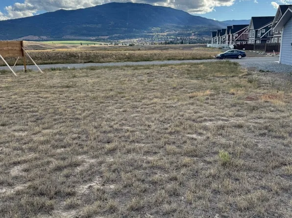 2555 Spring Bank Ave, Merritt, BC V1K 1S1