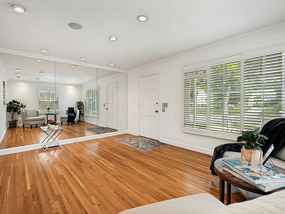 5th image of 1654 E Garfield Ave