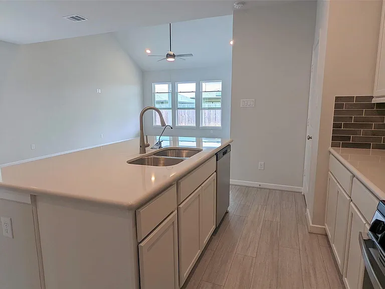 18606 Albany Bay Ln — Photo 12
