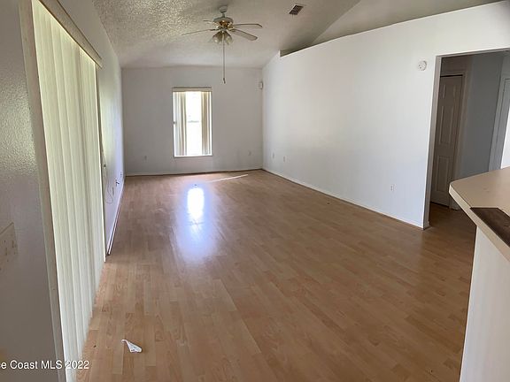 3rd image of 2301 Cogan Dr SE