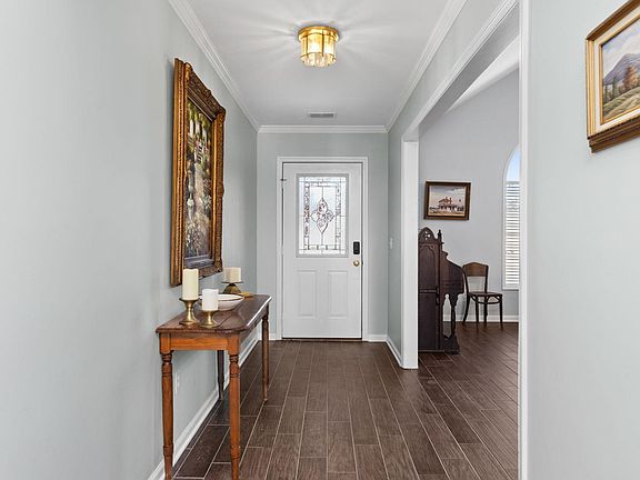 4th image of 208 Woodcrest Dr