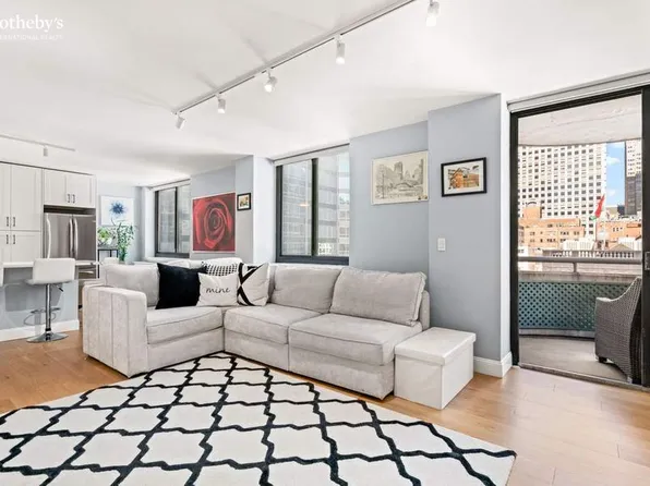 224 East 52nd Street image 1 of 12