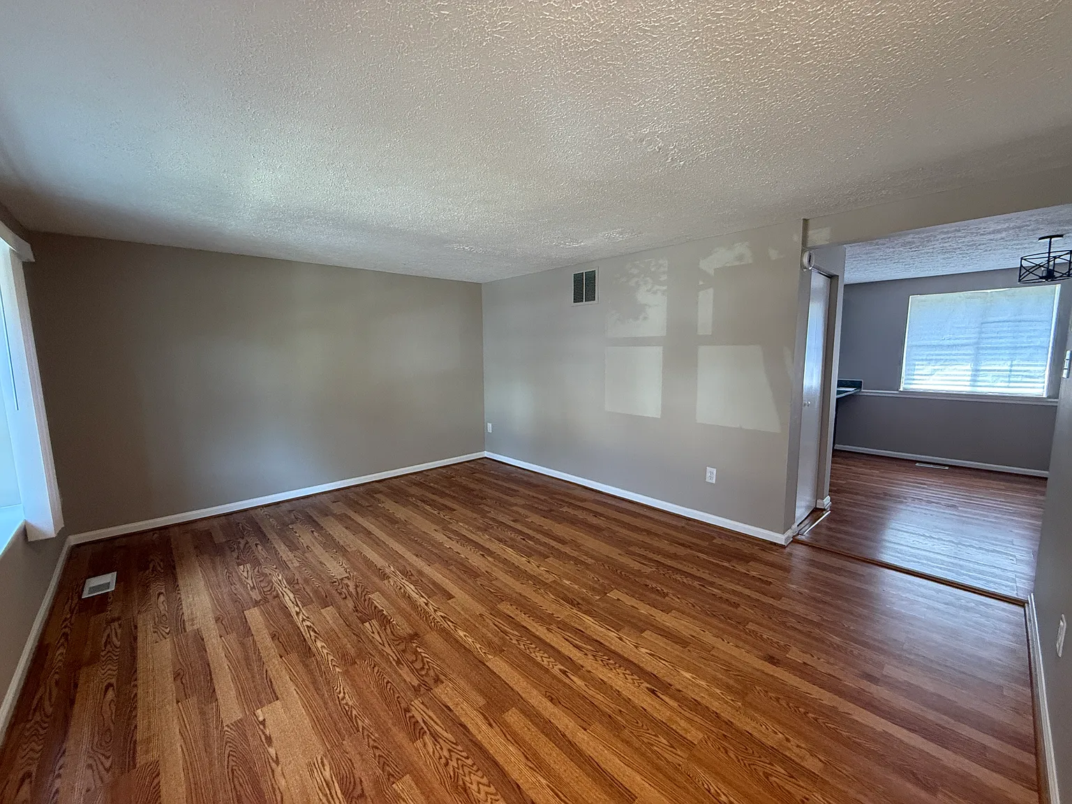 4 bed, 1360 sqft, $2,450 — Photo 2