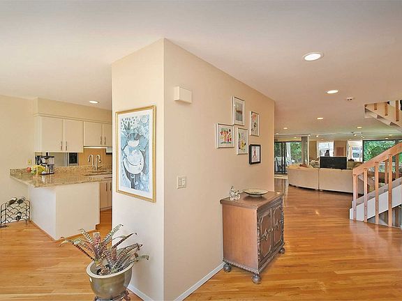 5th image of 6 John Bean Ct