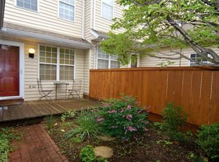 146 Treetops Dr, Lancaster, PA 17601