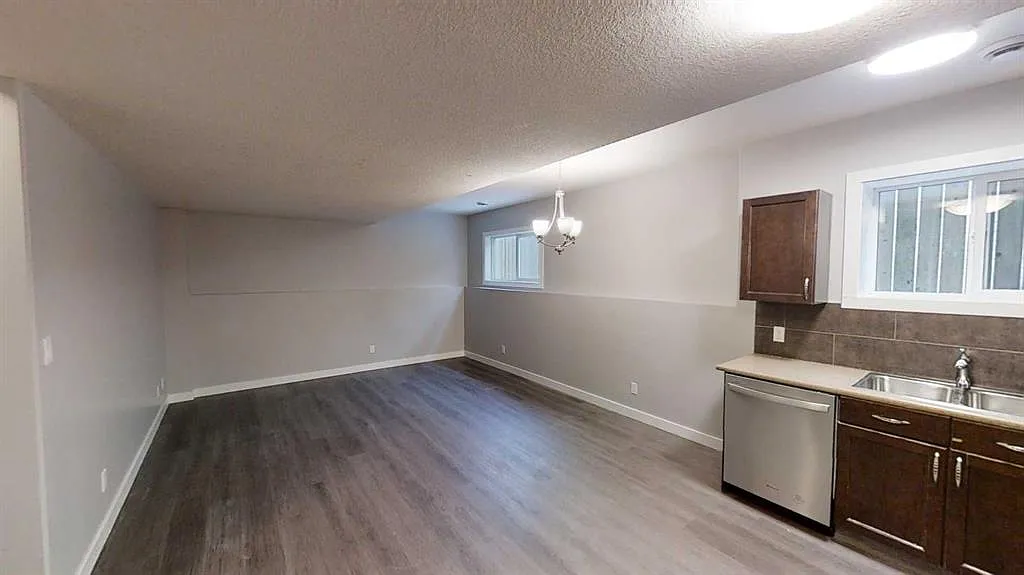 2 bed, 1.0 bath, 959 sqft, $1,600 — Photo 2