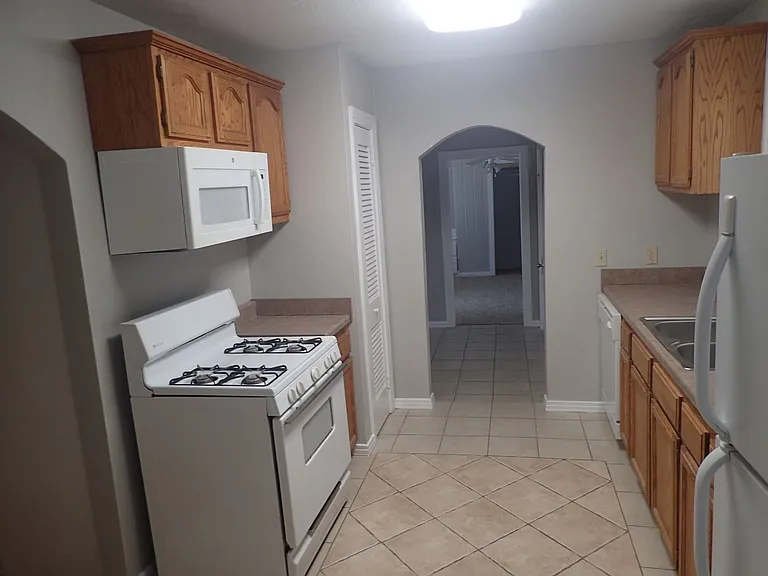 6340 Parkdale Dr — Photo 8