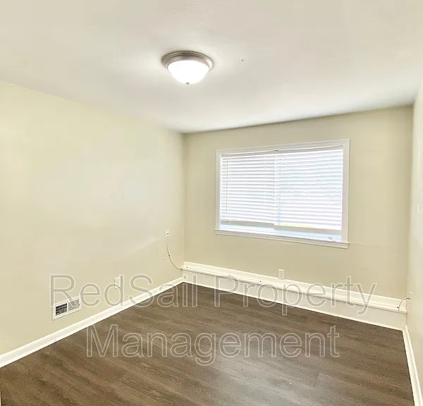 37 Pennwood Dr — Photo 2