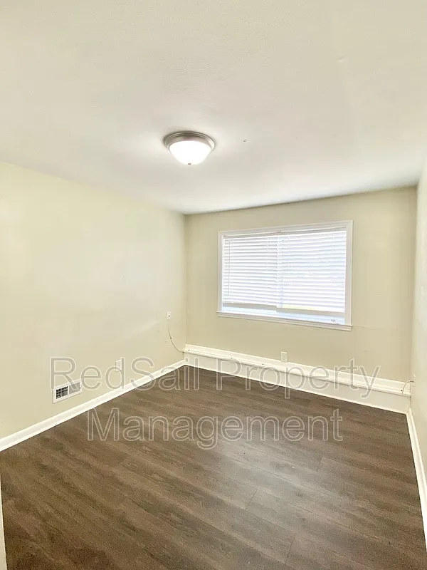 Building Photo - 37 Pennwood Dr