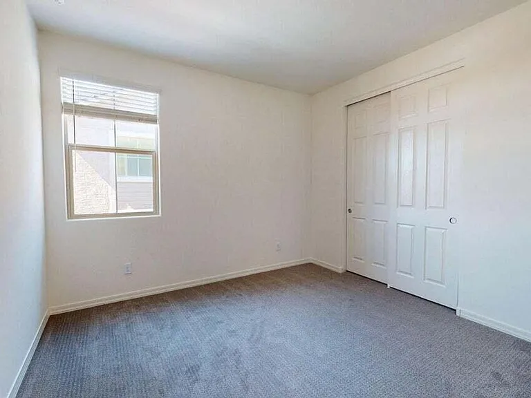 1107 S Vine St — Photo 17