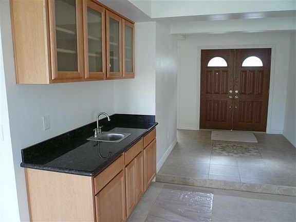 3rd image of 3725 N Torrey Pines Dr