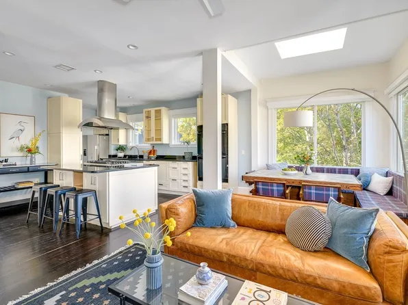 161 Columbia St #3, Cambridge, MA 02139