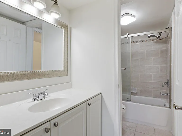 9504 Dunbrook Ct — Photo 15