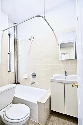 Rented by Bohemia Realty Group | media 10