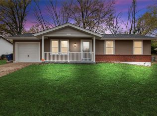 11929 Red Barn Ct, Florissant, MO 63033