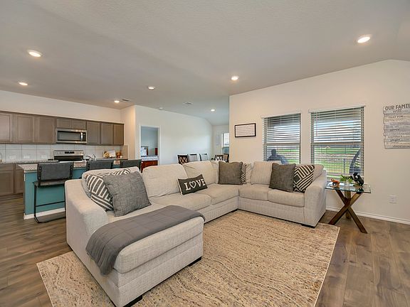 3rd image of 924 English Dr
