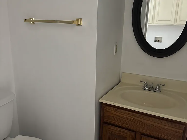 713 N Logan St — Photo 7