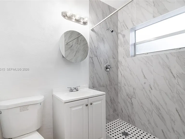 1450 SW 6th St #1 — Photo 4