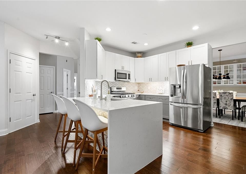 1st image of 184 Parkstone Way