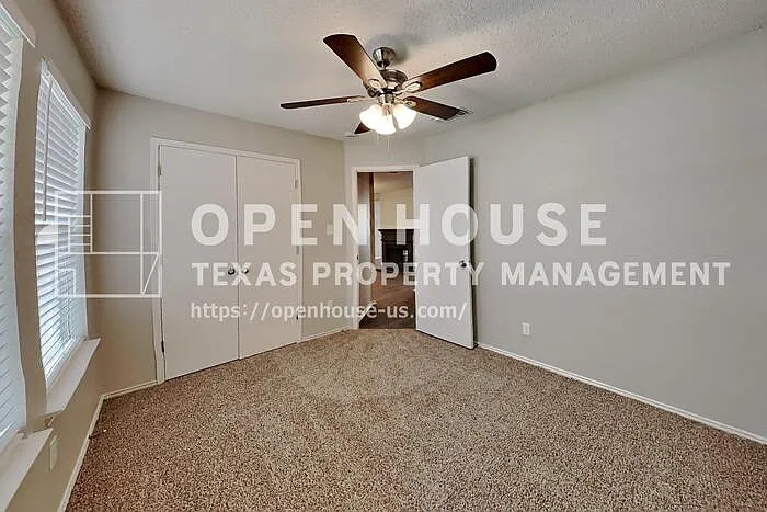 1108 Halifax Ln — Photo 13