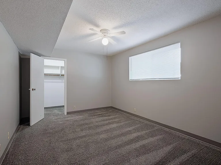 906 S 27th St #10 — Photo 2