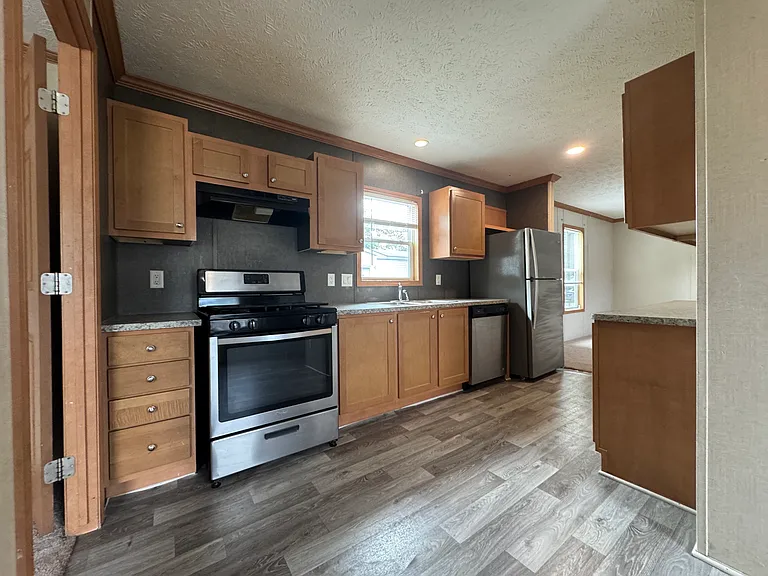 Brookside Manor — Photo 32