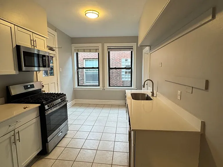 605 Hinman — Photo 70