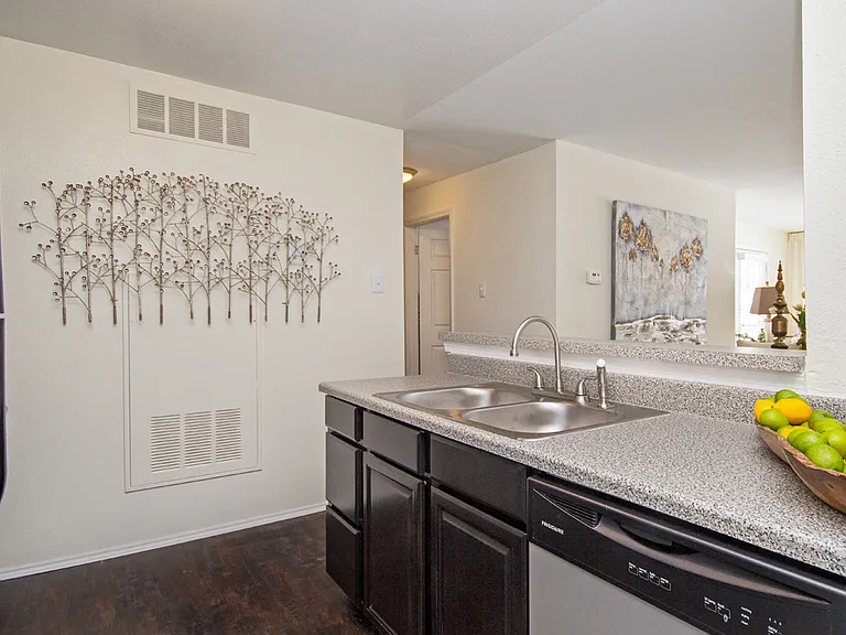 Dover Farms Apartments — Photo 4