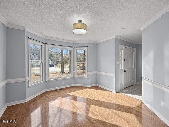 5th image of 444 Ridge Rd