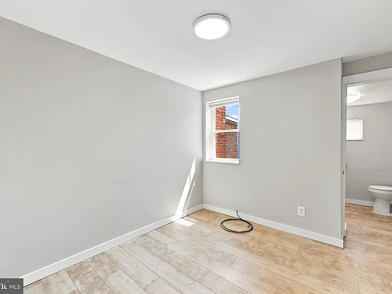 2307 N Mascher St — Photo 16