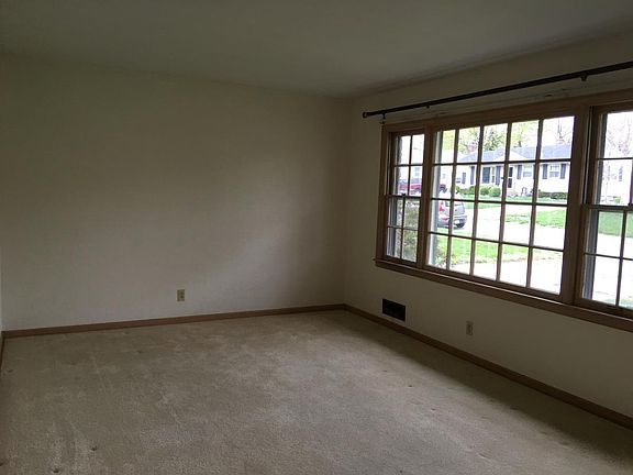 3rd image of 2528 S Glen Ln
