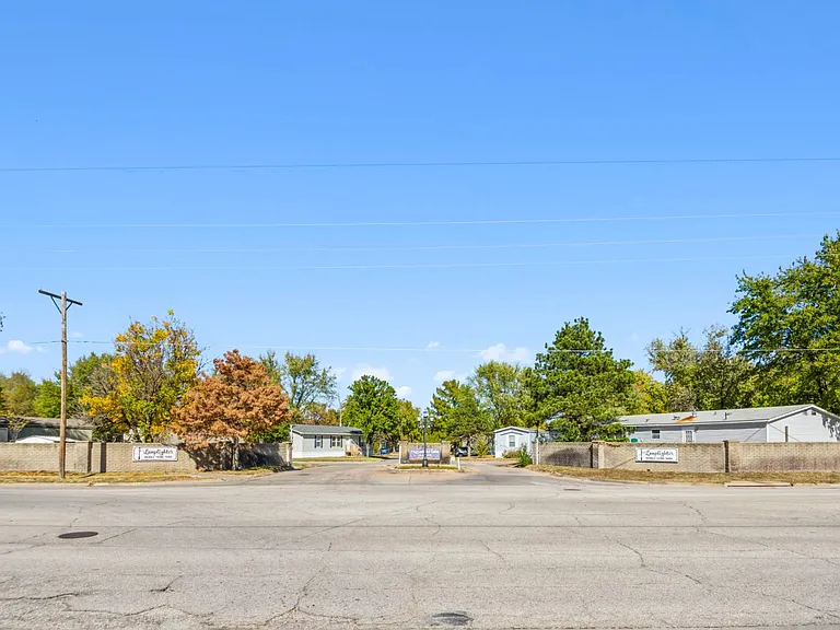 2320 E Macarthur Rd #P13 — Photo 16