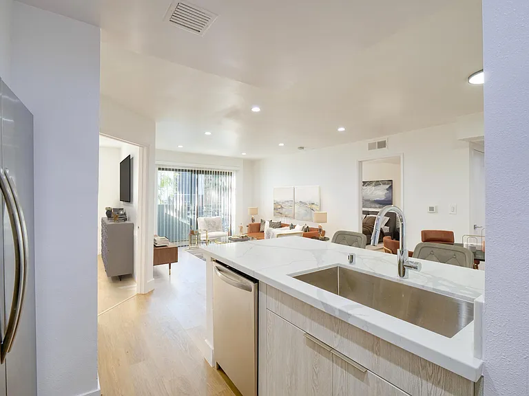 Virtually Staged 2BR2BA
