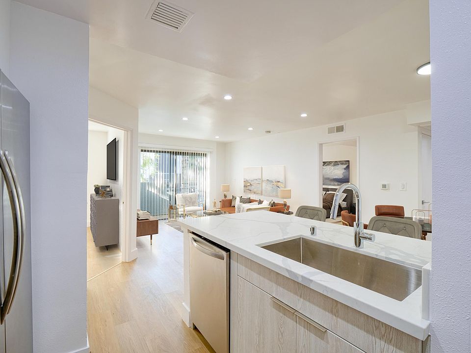 Virtually Staged 2BR2BA