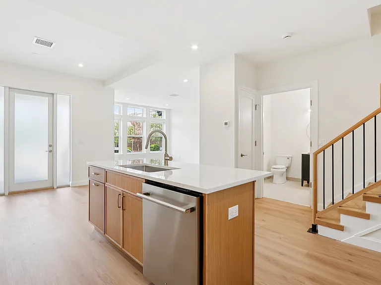 201 WALNUT — Photo 12