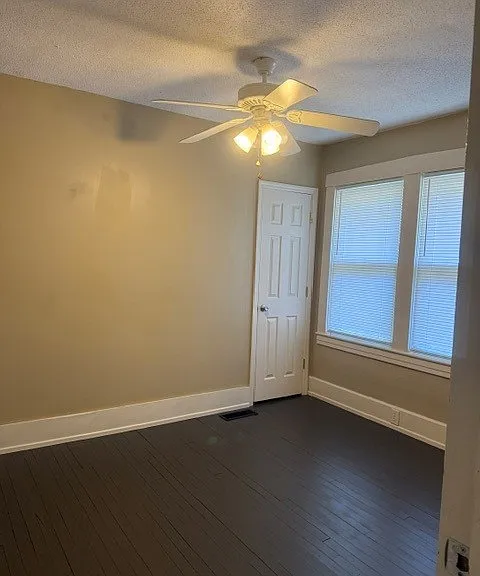 643 Howell St — Photo 11