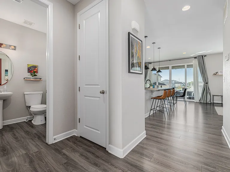 10406 Akron St — Photo 1