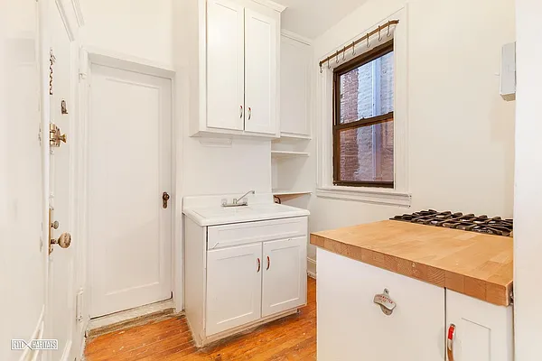 Sold by Citi Habitats | media 9