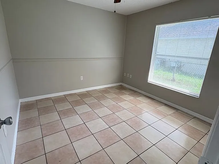 305 Colonade Ct — Photo 12