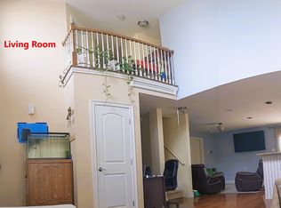 1077 Green Knoll Dr, Westerville, OH 43081
