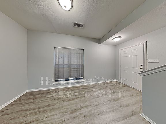 5th image of 214 River Rock Dr