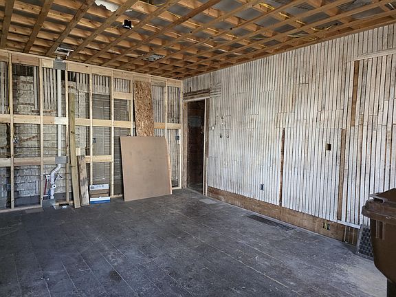 4th image of 214 Charlotte St