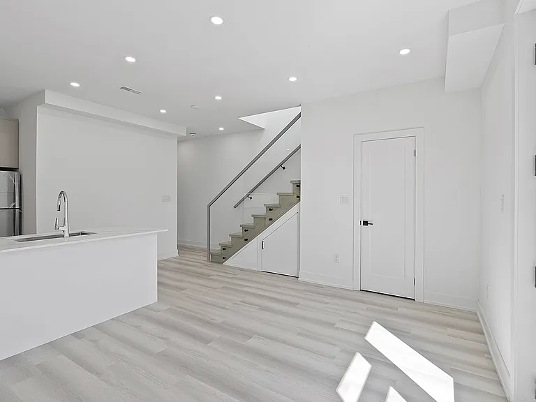 587 Oakwood Ave — Photo 87