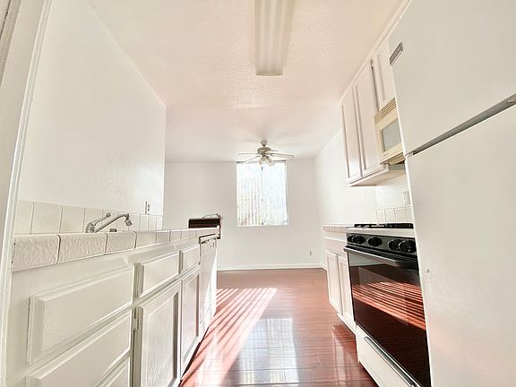 4th image of 3650 Jasmine Ave #2
