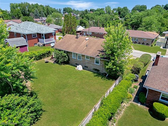 3rd image of 3081 Crestline Dr