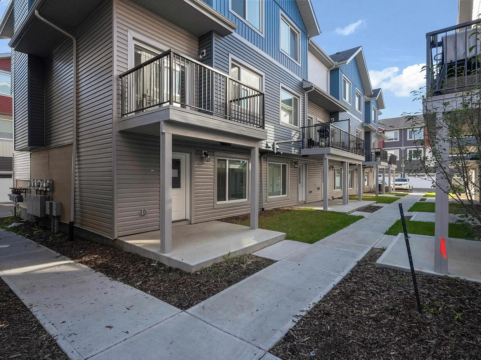 3 bed, 2.5 bath, 1600 sqft, $1,999 — Photo 3