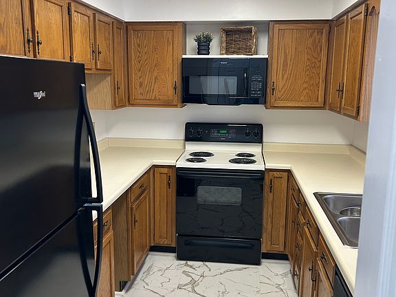 3rd image of 137 Cedar Forest Trl