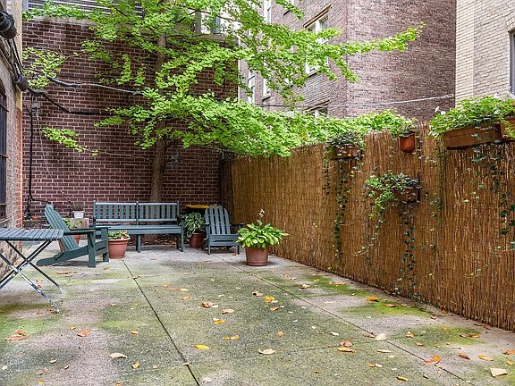 4th image of 609 W 114th St APT 76